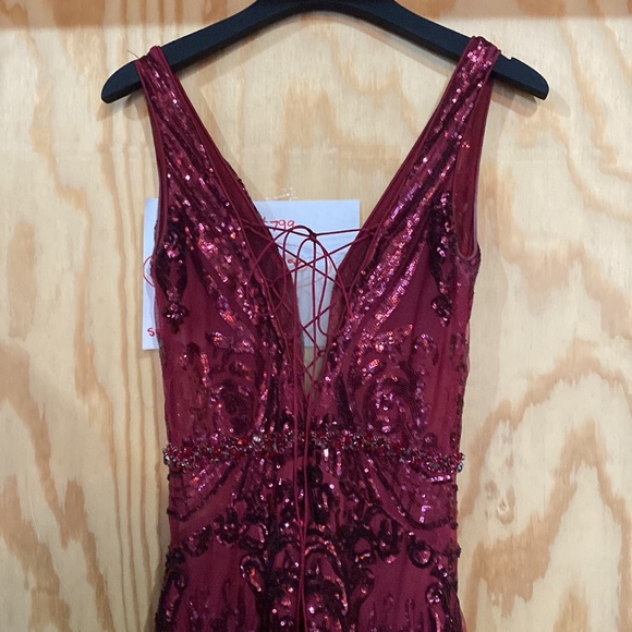 Red jovani prom dress - Picture 3 of 7